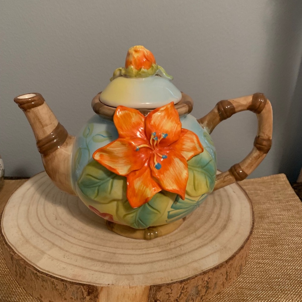 La Dolce Vita Teapot